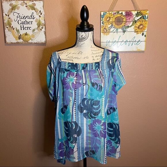Avenue floral top  - Picture 1 of 5